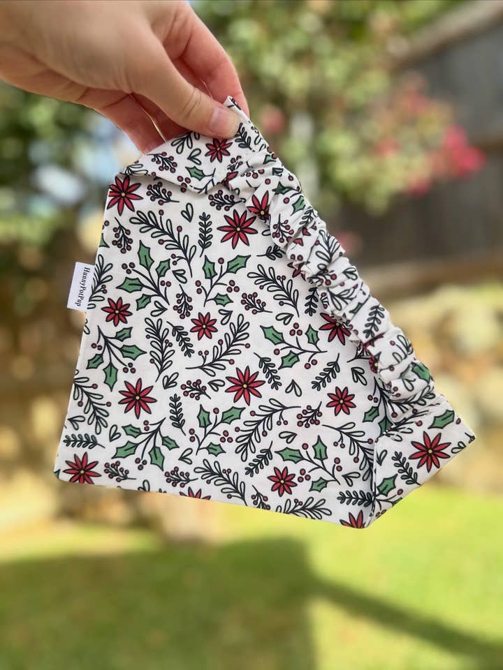 Scrunchiedana® floral festif pour la vente par Hunny Pot Pup LLC