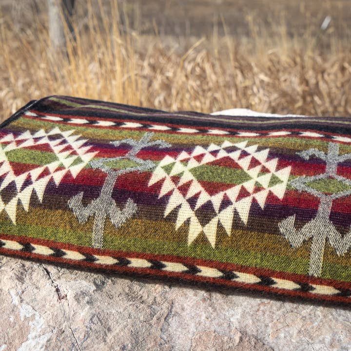 Alpaca Threadz - Wholesale Throw Blanket - Andean Alpaca Wool Blanket - Cactus Green