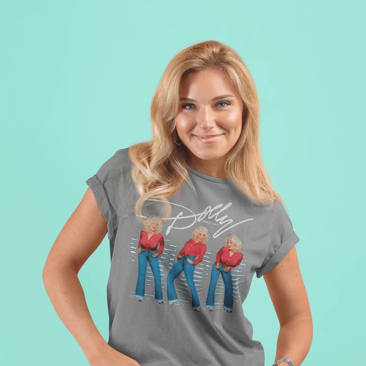 T-shirt Dolly Graphic pour la vente par Carolina Moon