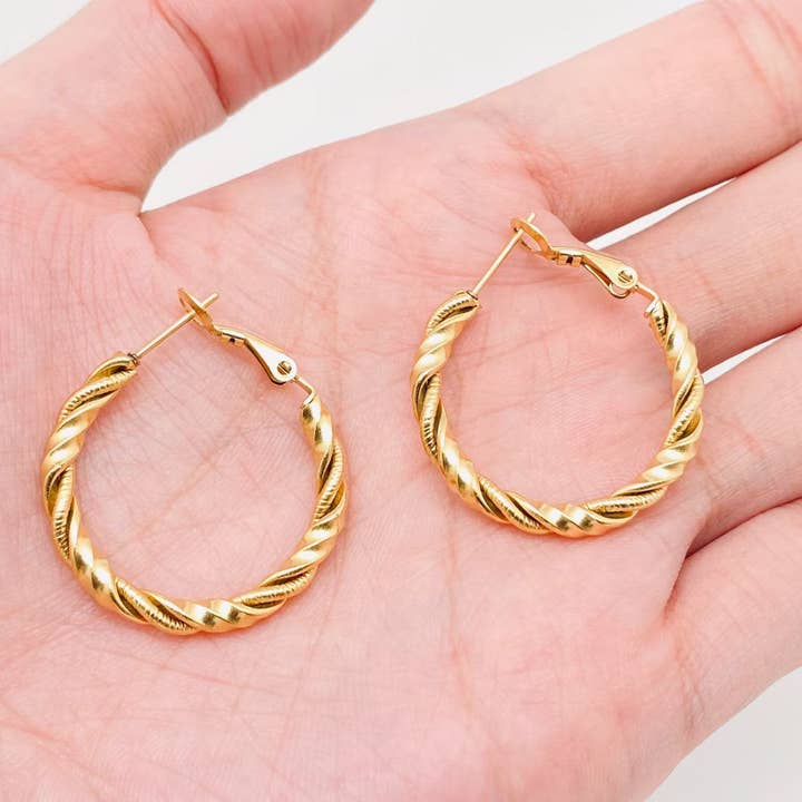 Brinco de argola espiral circular em aço inoxidável banhado a dourado-FGS por atacado de Mio Queena