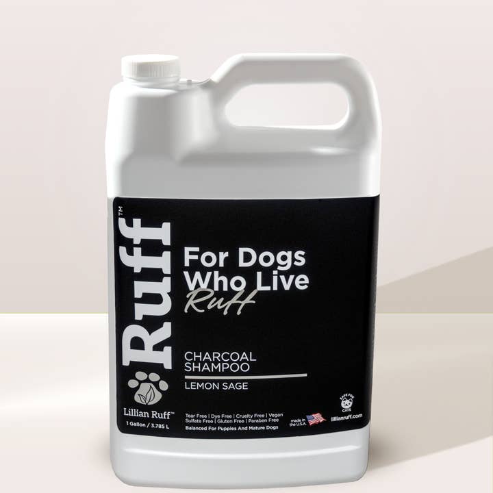 Shampooing Charbon Activé pour la vente par Lillian Ruff