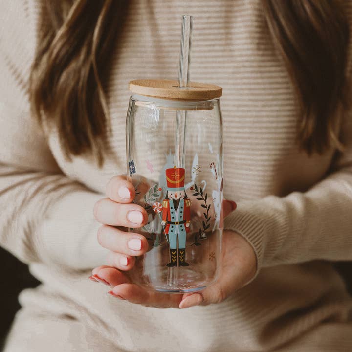 Sweet Water Decor – Großhandel Trinkglas/Tasse – Nussknacker 17 oz Dosen-Glas mit Strohhalm & Deckel