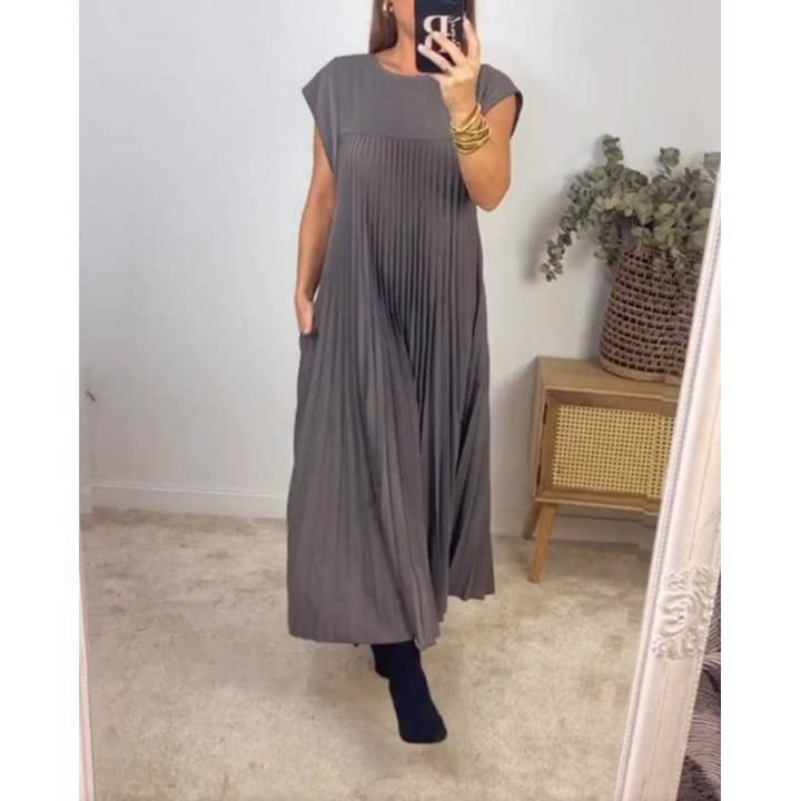 Lily Clothing - Wholesale Dress - Women's - Elegant fashion round neck sleeveless pleated long dress
