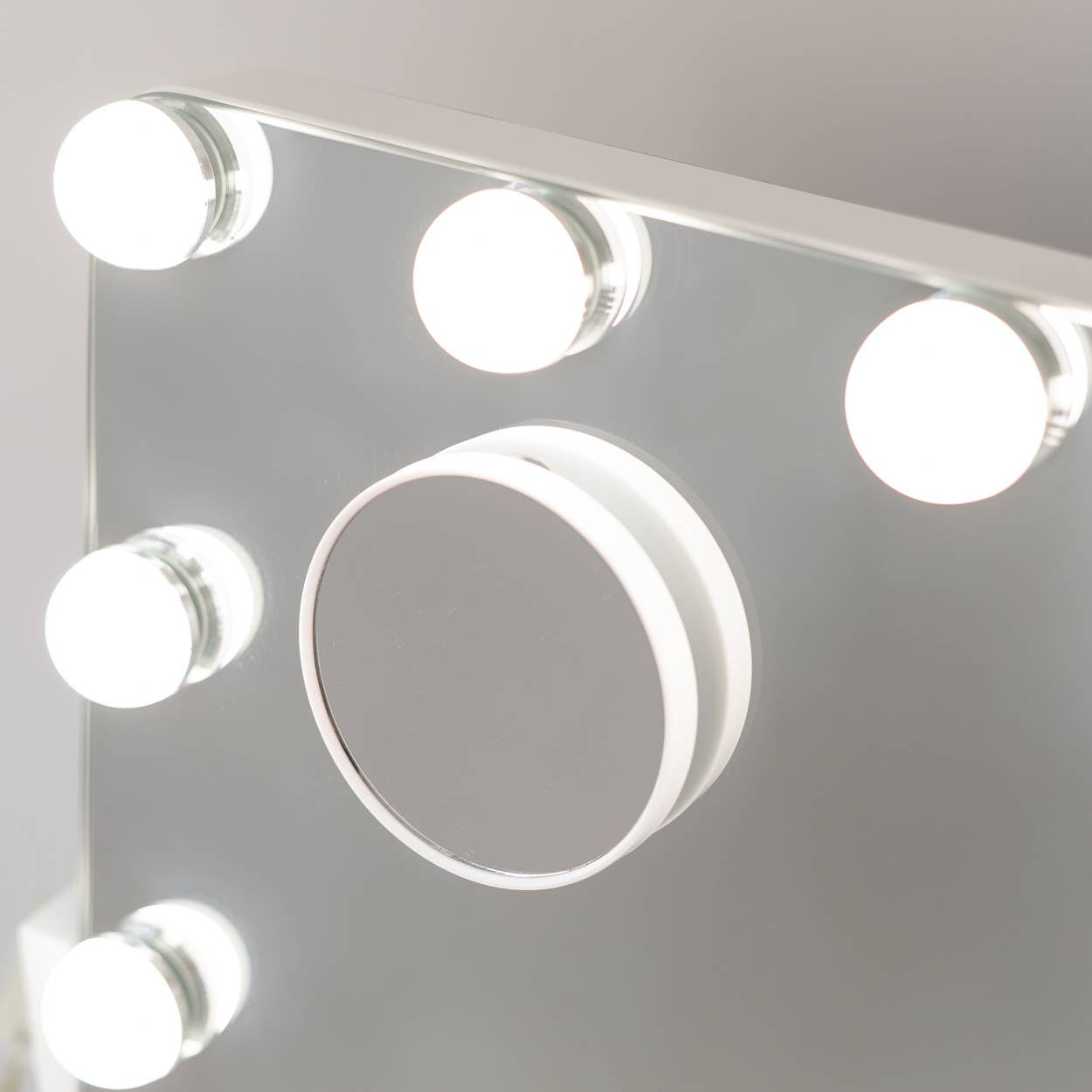 Flamingueo - Wholesale Vanity Mirror - Mirror with 15 Hollywood LED lights, three light modes, touch control, rounded corners and tiltable6