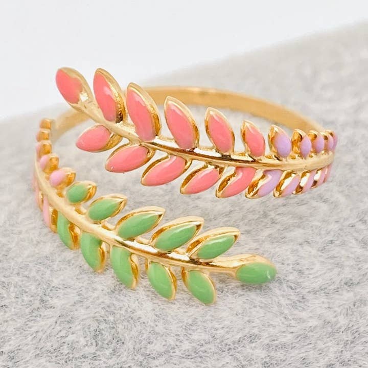 Anillo de acero inoxidable chapado en oro de 18 quilates con forma de hoja esmaltada - FGS para venta al por mayor de Mio Queena