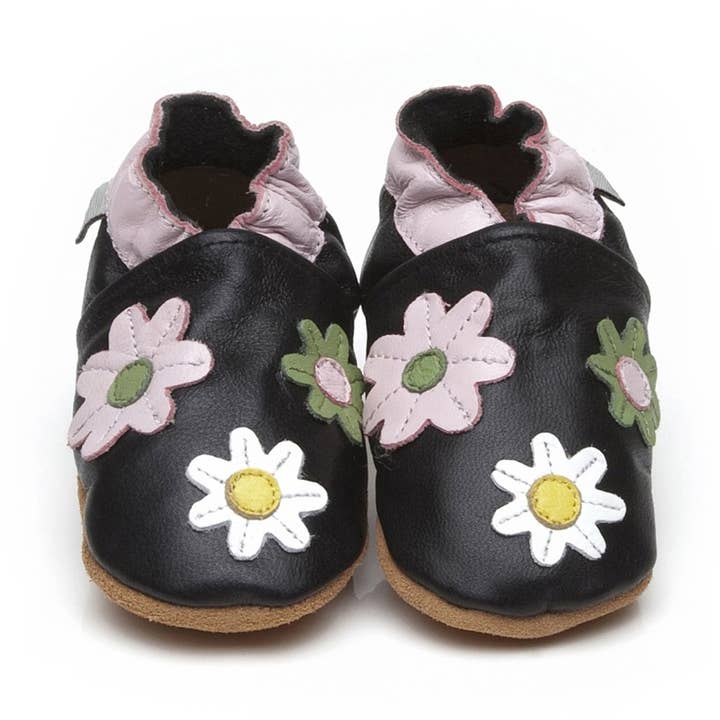 Chaussures bébé en cuir souple Little Flowers Black pour la vente par Olea London Ltd