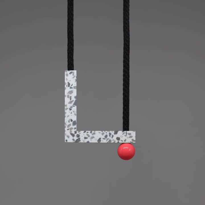 Lo Halskette (schwarz/pink) Einzigartiges modernes Accessoire. für den Großhandel von one we made earlier