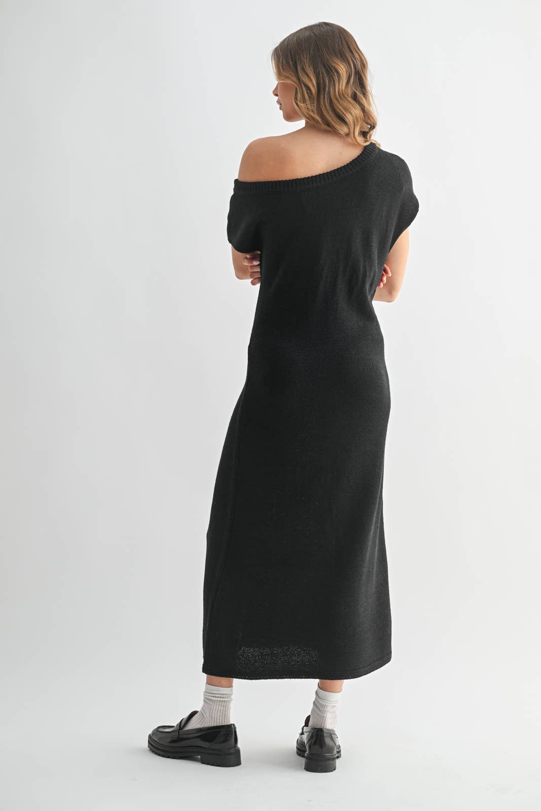 Wishlist Apparel - Wholesale Dress - Women's - SCOOP NECK KNIT SWEATER MIDI DRESS / WL25-115356