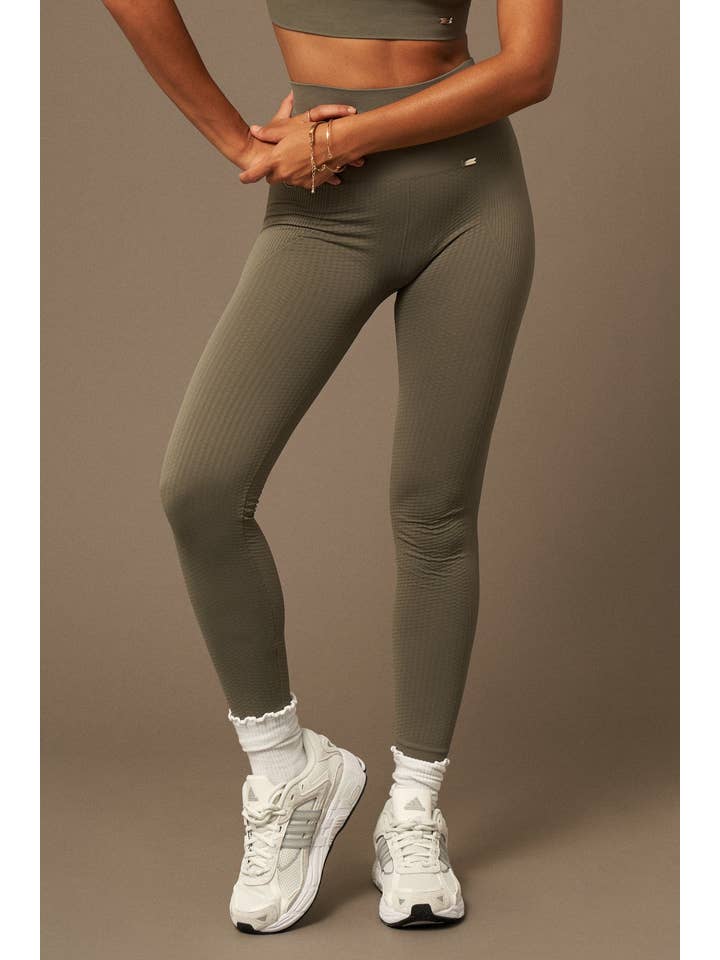 Flow Legging Hunter for wholesale on Faire