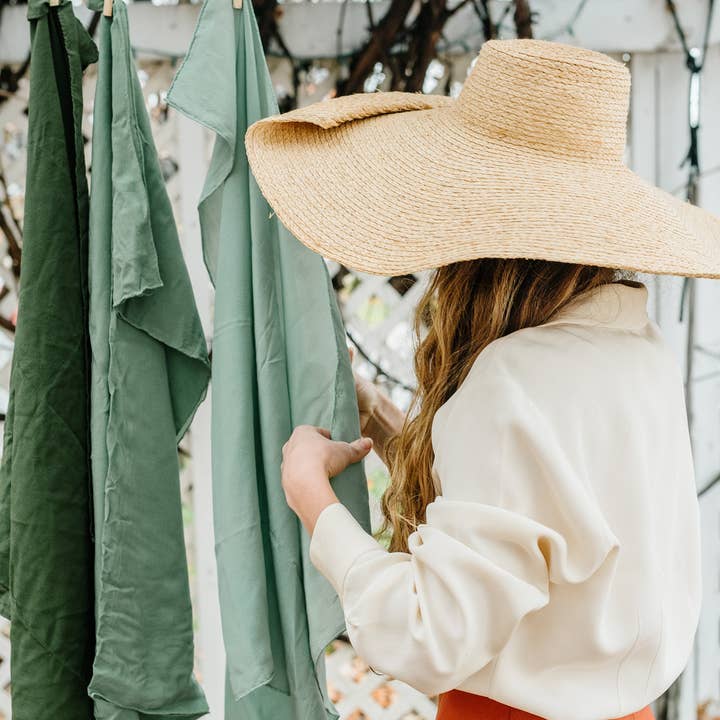 Sciarpa in seta lavabile «The Classic» in muschio per la vendita all'ingrosso da parte di Tono + Co