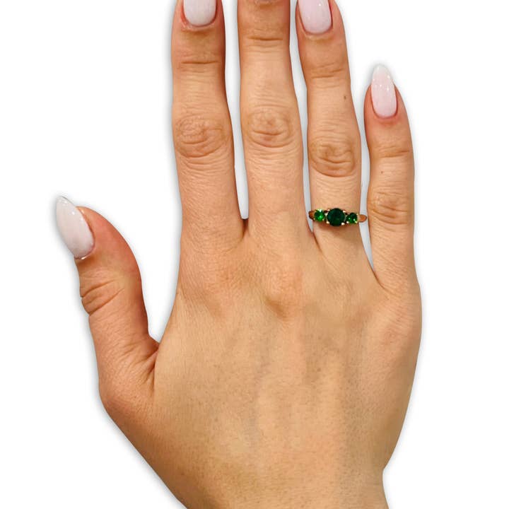 Oro Rosa Fede nuziale con smeraldo - Anello nuziale solitario - Anello nuziale in titanio - Anello di fidanzamento in vendita all'ingrosso su Faire2