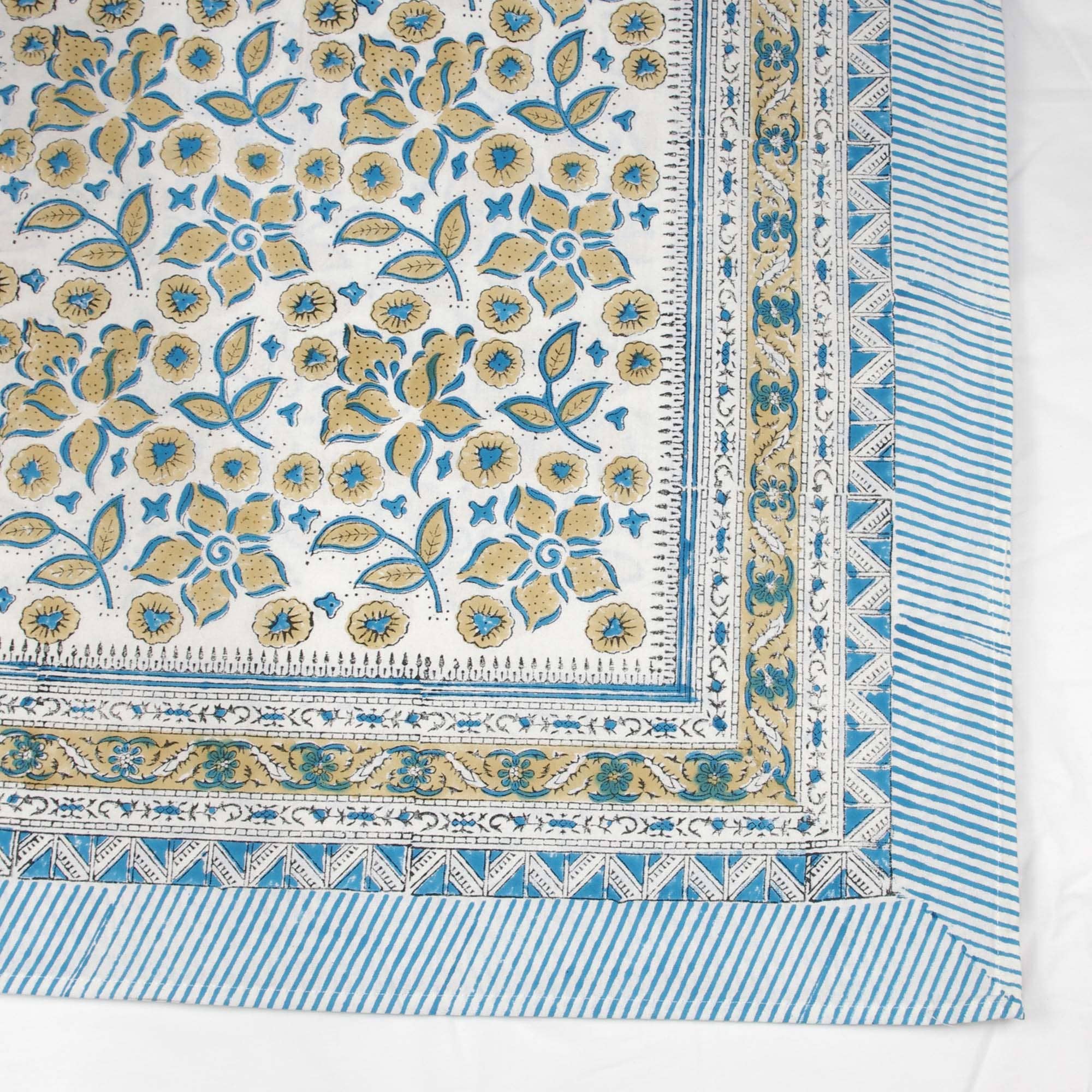 Kantha Decor – Großhandel Tischdecken – 6-Sitzer Blockbedruckte rechteckige Tischdecke - Blau Floral1