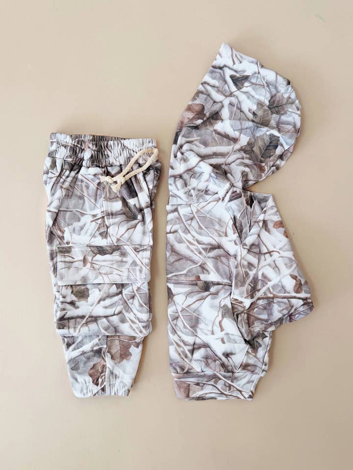 Set Felpa con Cappuccio e Jogger Cargo Esclusivo all'Ingrosso | Camo per la vendita all'ingrosso da parte di Lucky Panda Kids