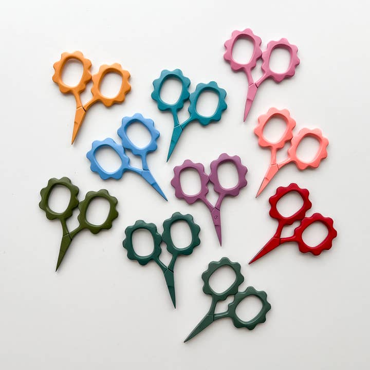 Matryoshka Doll Shop - Wholesale Scissors - Small Flower scissors, tiny embroidery scissors