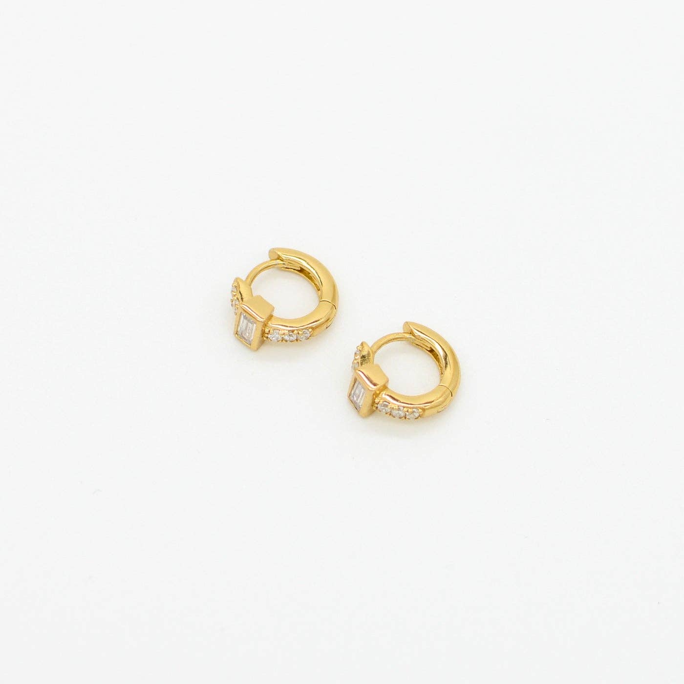 Au 79 - Wholesale Huggie Earrings - Rhodes Baguette Huggies2