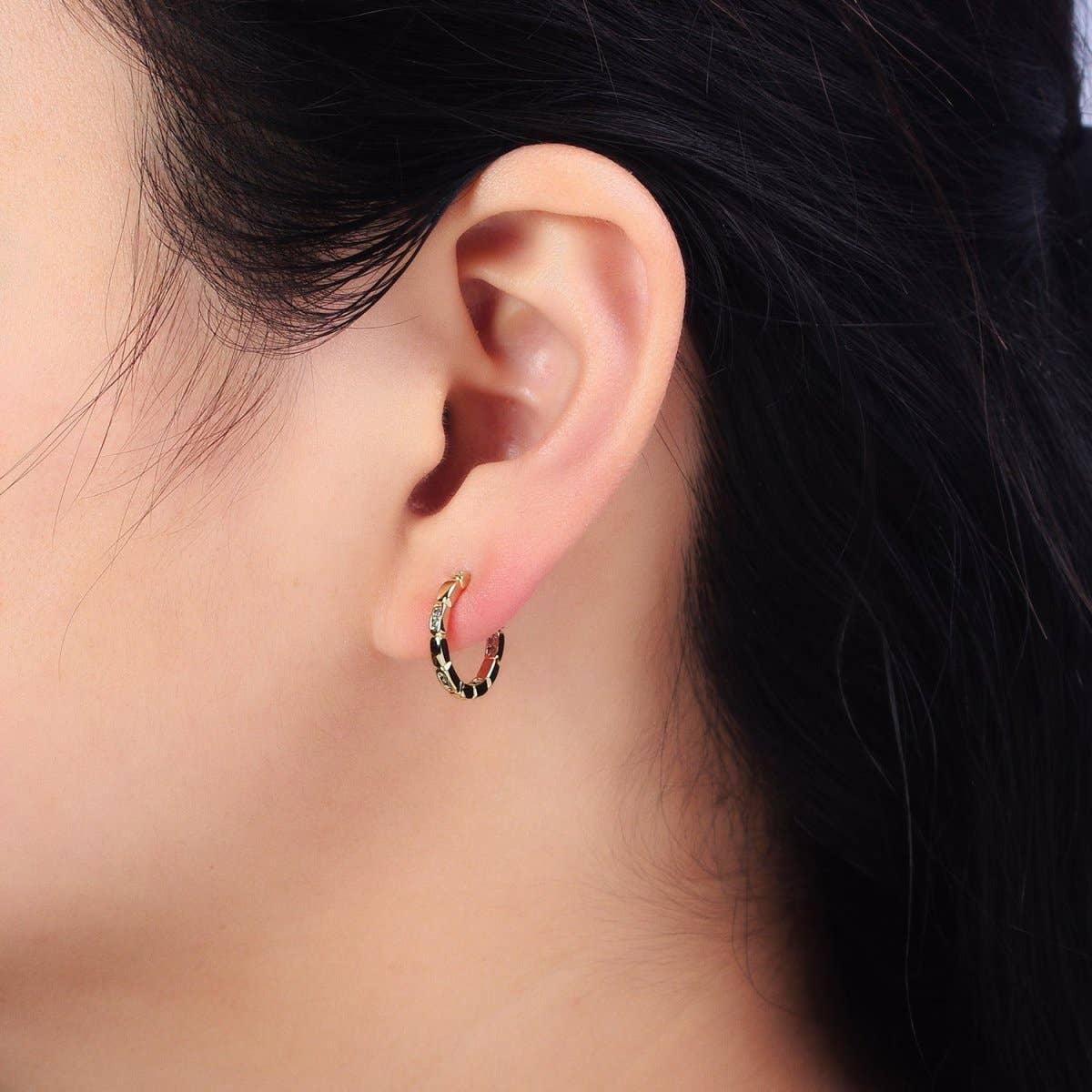 Aim Eternal - Wholesale Huggie Earrings - 14K Gold Filled Clear CZ Rectangular Round 15mm Huggie Earrings | AB4201