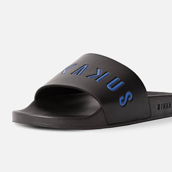 Mikakus Barcelona – Großhandel Pantoletten – Damen – Schwarze und blaue Slides2