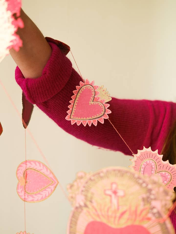 GUIRLANDE COEURS DOUX COUSUS pour la vente par East End Press