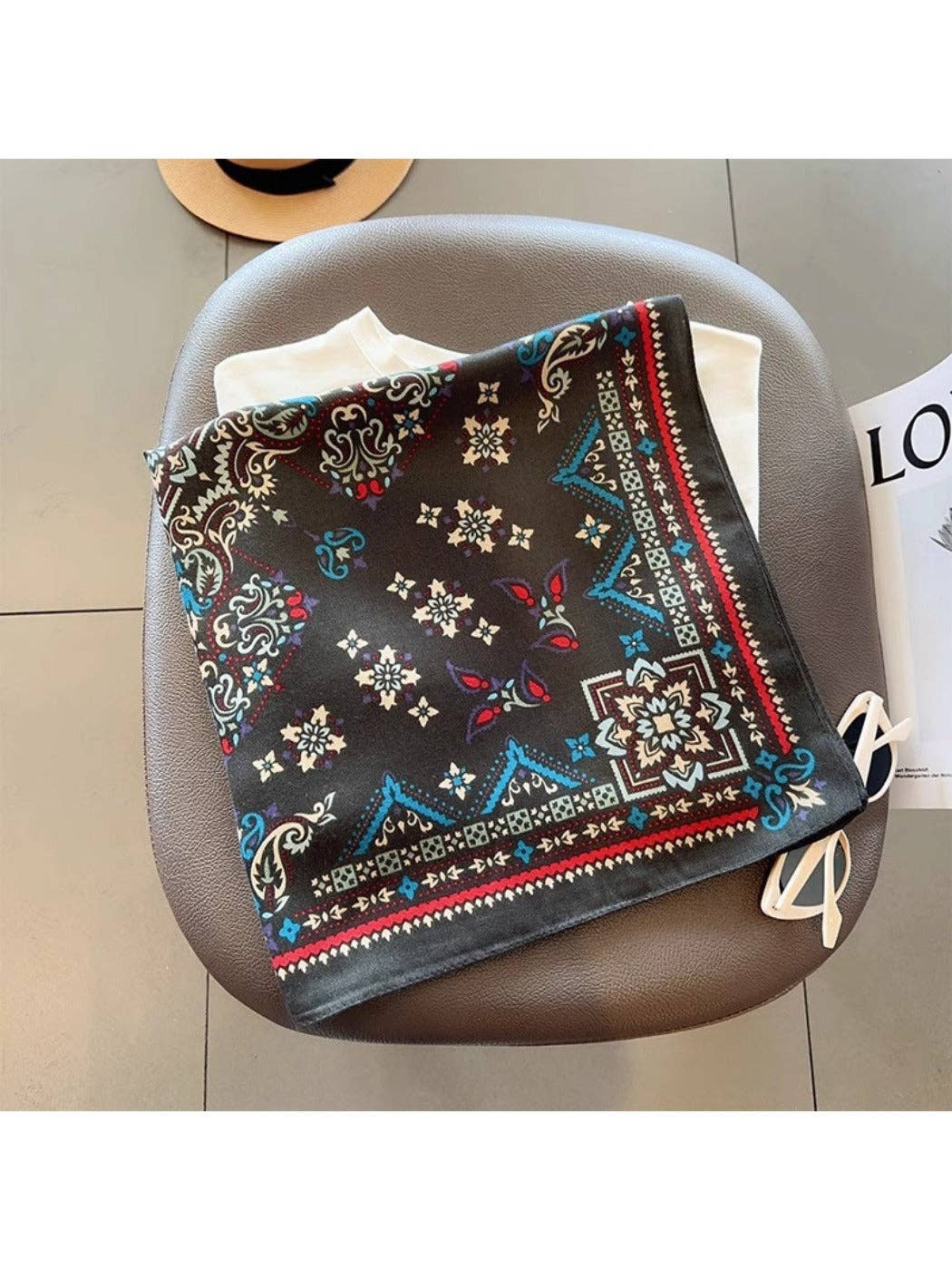 Funkyrel® Atzbranding Limited - Wholesale Scarf - Women's - Scarvii - 27'' Retro Print Square Scarf - Classic & Chic4