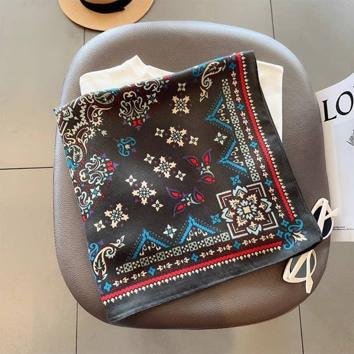 Funkyrel® Atzbranding Limited – Engroshandel Tørklæde - Dame – Scarvii - 27'' Retro Print Firkantet Tørklæde - Klassisk & Chic4