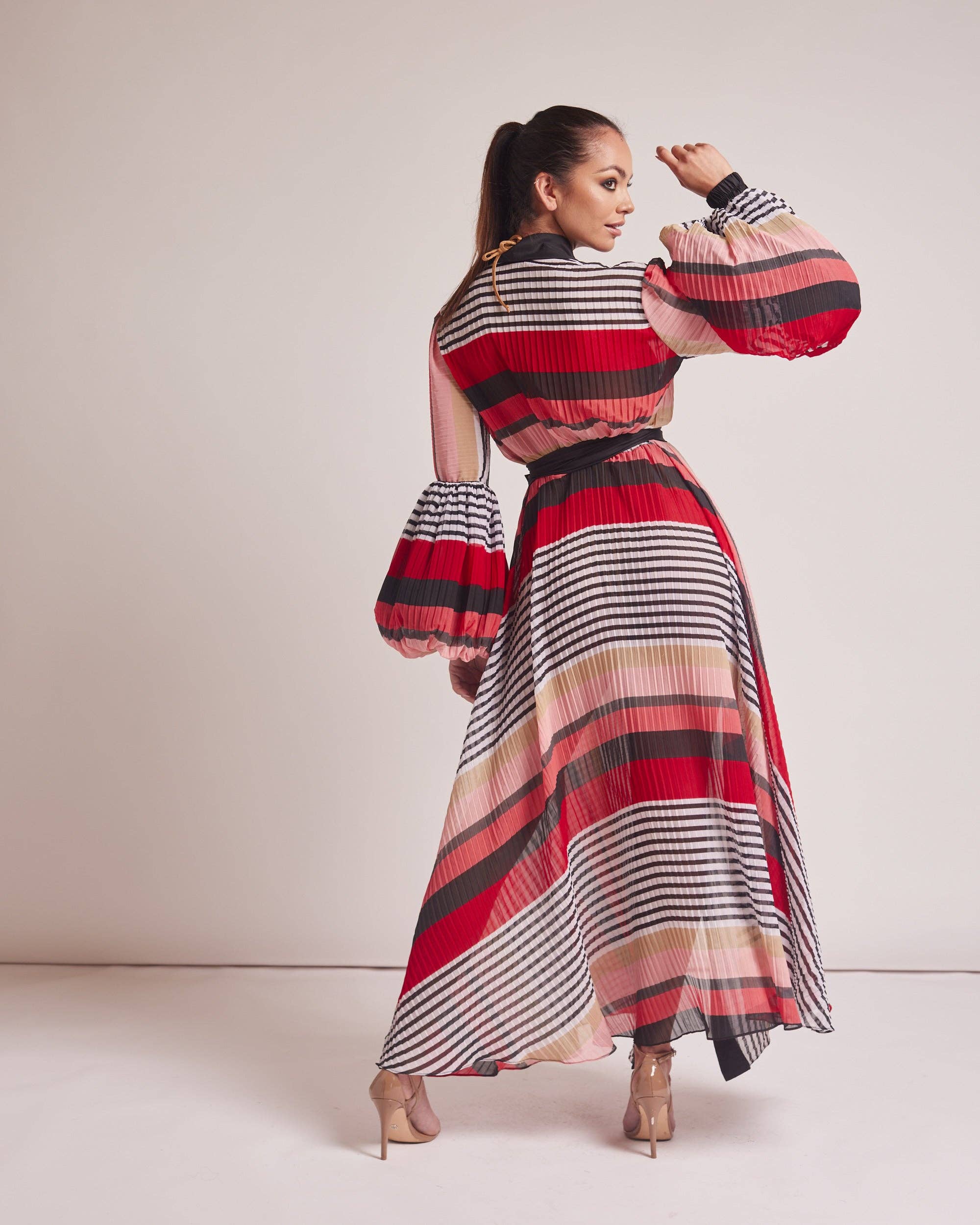 Rojo con estampado de líneas geométricas Kimono rojo con estampado de líneas geométricas de venta al por mayor en Faire8