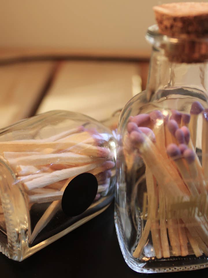 B-M Lila tändstickor i liten vail för wholesale av Black Moose Candle