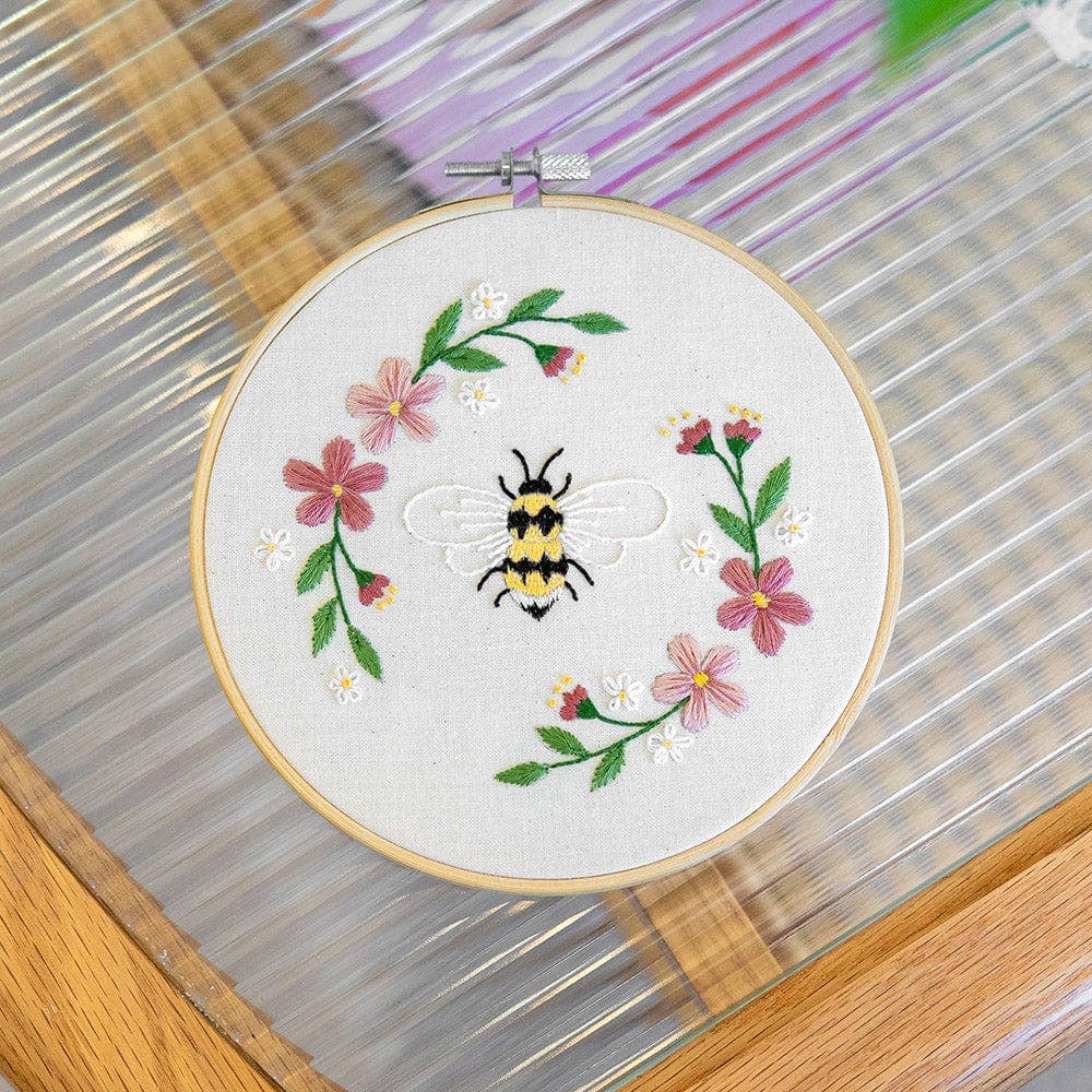 Craft Club - Wholesale Embroidery/cross-stitch supplies - HONEY BEE - Embroidery Kit7
