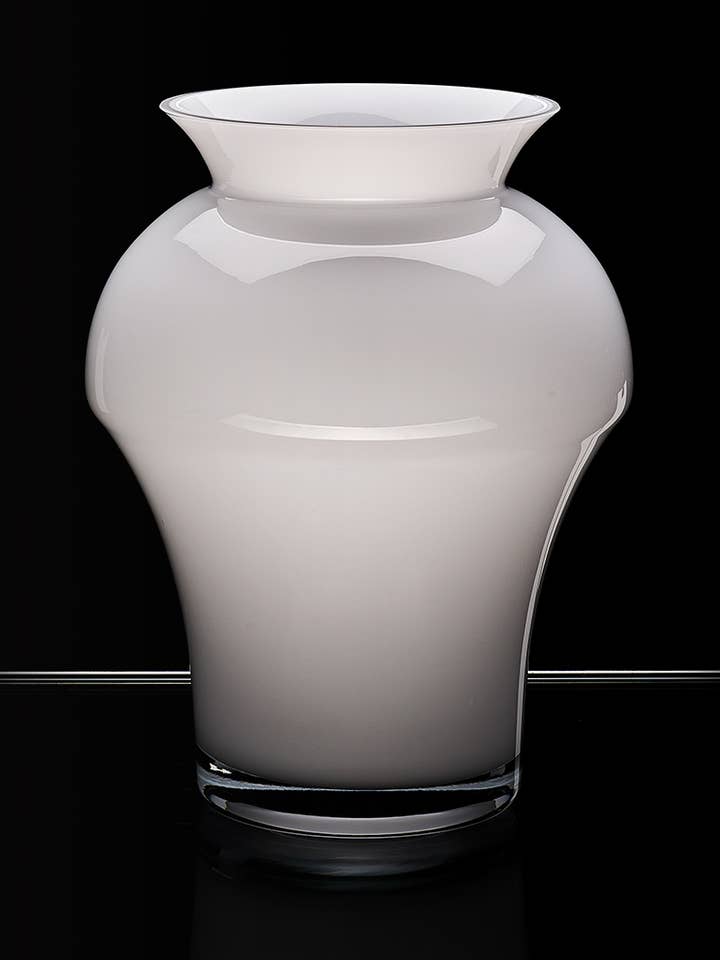 Vase King, blanc pour la vente par Angel Glass Design SIA