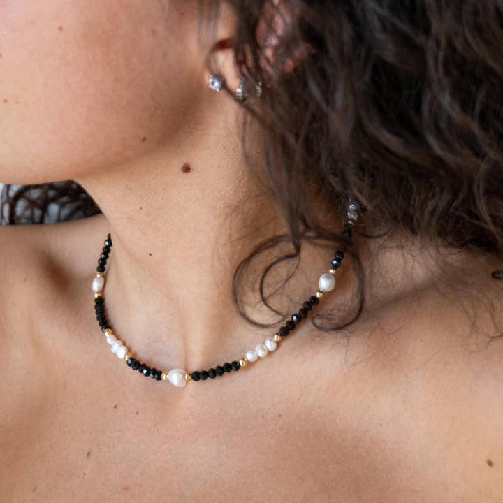 OE! - Wholesale Beaded/Pearl Necklace - CRISTALLI NERI - Collar/Necklace with pearls and crystals