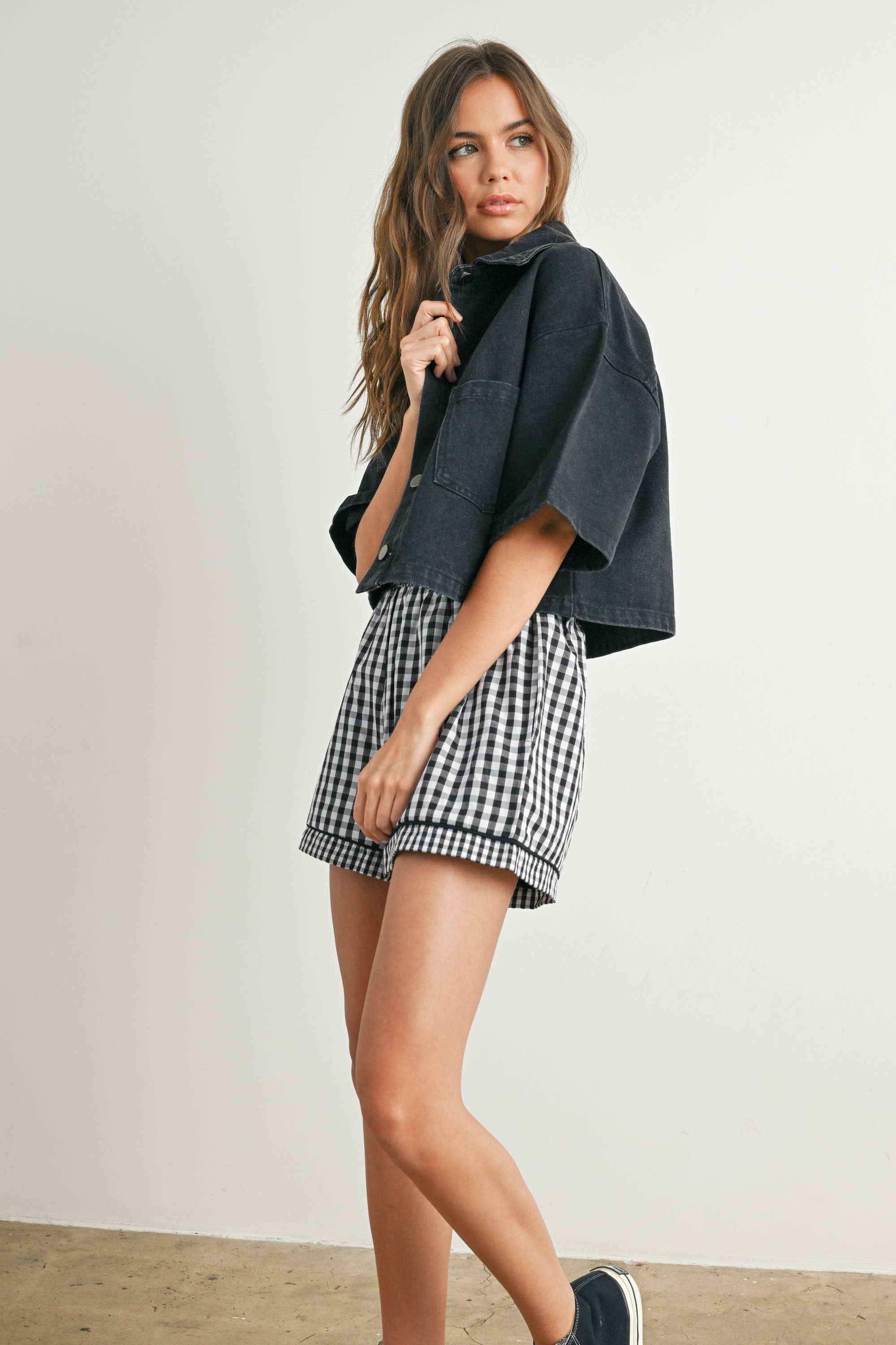 BUTTERMELON - Vendita all'ingrosso Camicia - Donna - Camicia cropped con bottoni frontali - BMJ76811