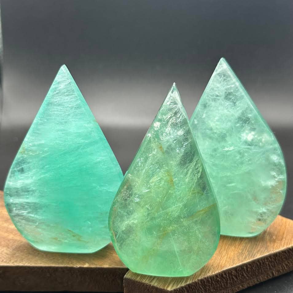 Crystal Deal· Wholesale – wholesale Spiritual stone/crystal – Mint Fluorite Standing Tear Drop 1