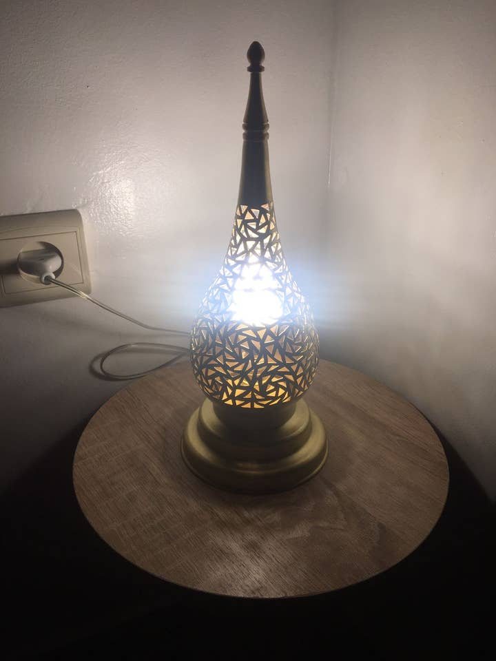 Marokkansk håndlavet lampeskærm indgraveret messing bordlampe for engroshandel hos marrakeshop