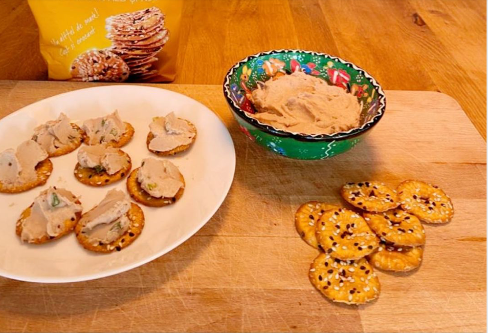 Elephant - Wholesale Pretzels - 1105 - ELEPHANT Pretzels with Black&White Sesame 10.58oz8