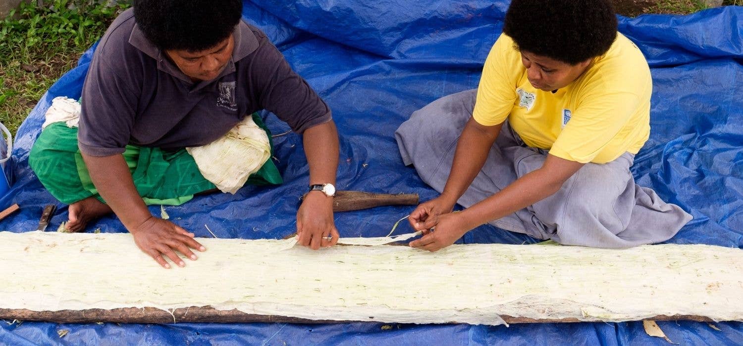 Rise Beyond the Reef - Wholesale Wall Accent - Niu Fan with Masi Flower12