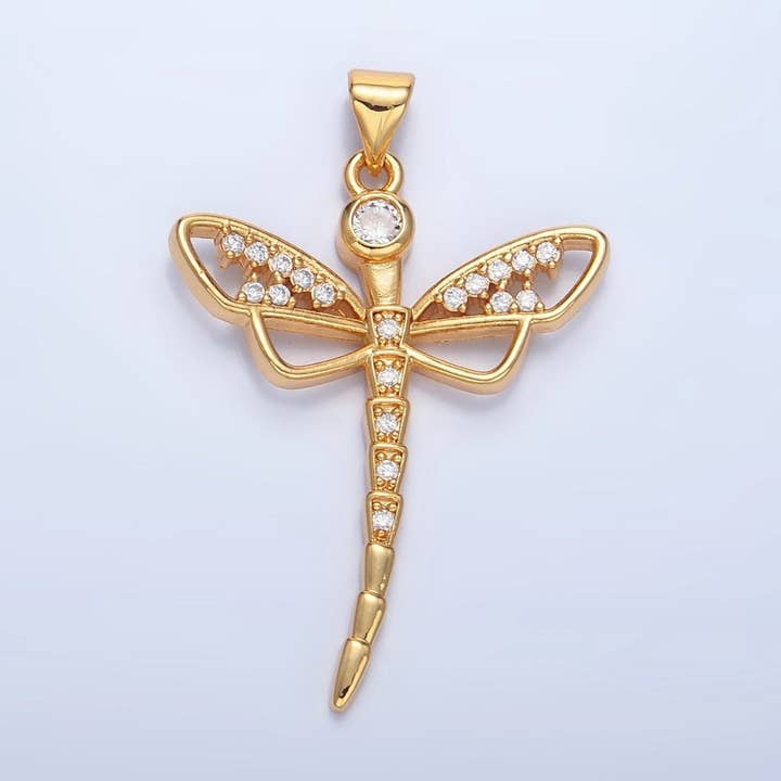 Pendente de Inseto Libélula Geométrica com Micro Zircónias Pavé em Ouro 24K | AA950 por atacado de Aim Eternal