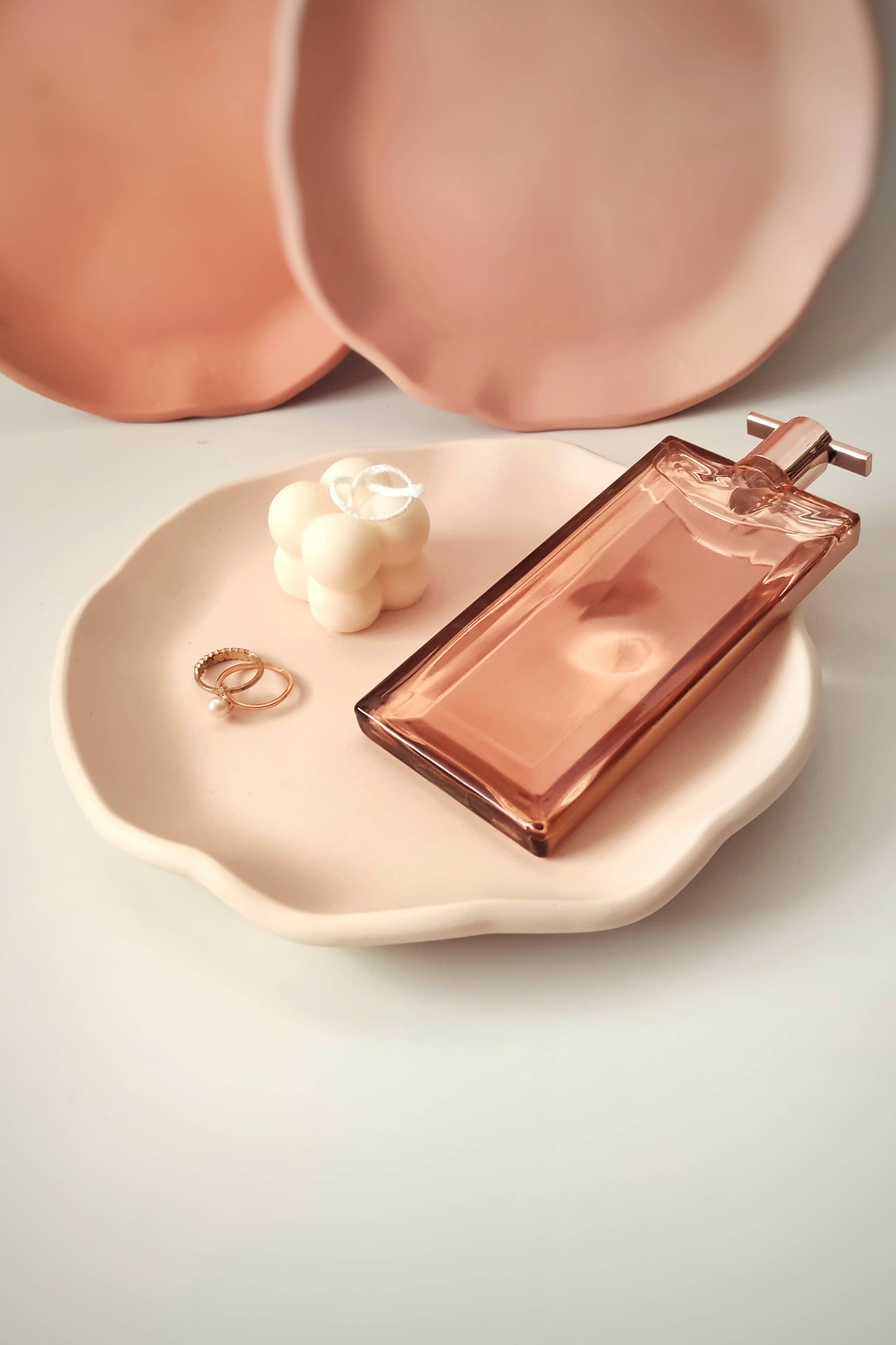 Kndly home - Wholesale Decorative Plate/Dish/Bowl - Warm Minimalism Style Ruffle Vanity Tray1