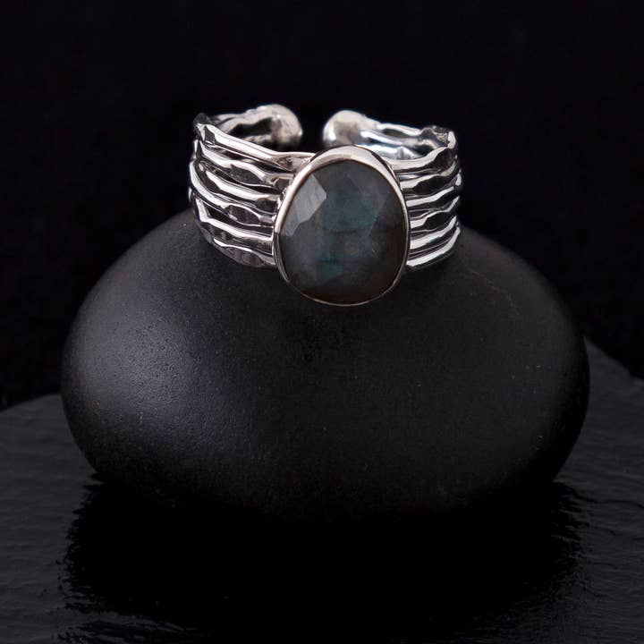 Sterling Silver Bramble Ring with Labradorite Stone for wholesale by Baizaar