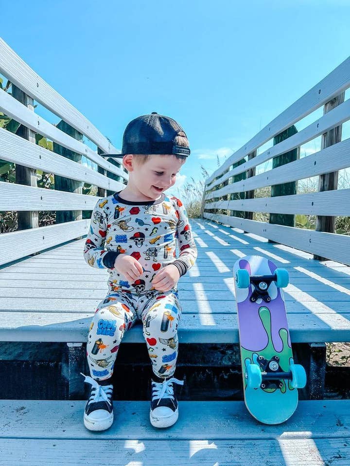 Bells & Rainbows by TND - Venta al por mayor Conjunto de pijama - Niños - Set de pijama Cool Dude de 2 piezas