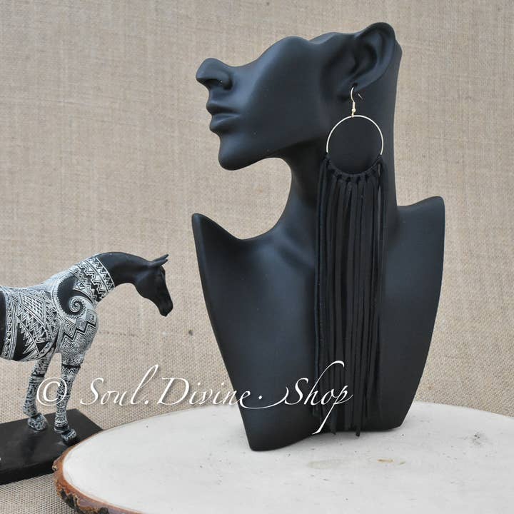 Boucles d'oreilles à franges en cuir - Noir pour la vente par Prairie Buffalo