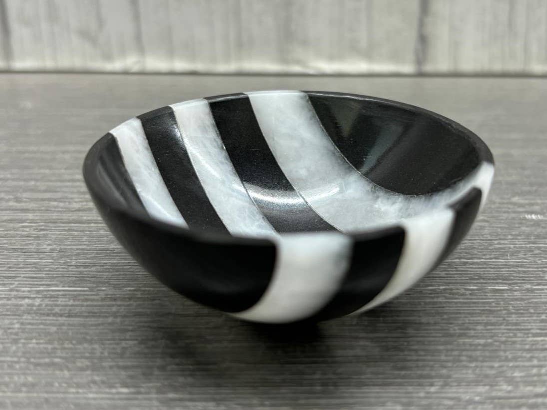 Serein Wellness - Vente Plaques de charge pour cristal - Plaque de chargement en cristal à rayures noires et blanches Quartz Bowl0