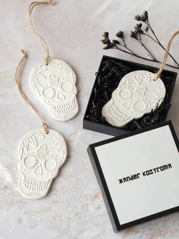 3pcs Luxury Stoneware Cream Skull Tree Ornament in Gift Box for wholesale by Xander Kostroma
