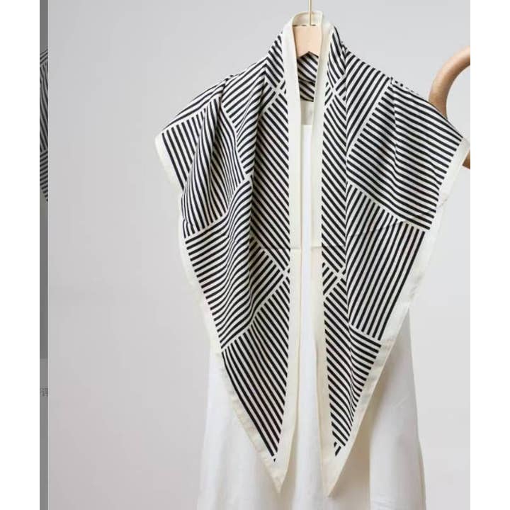 JC Sunny Fashion – wholesale Scarf – Women's – JC023328T Printed Triangle Scarf – Bandana Style Wrap / Shawl5