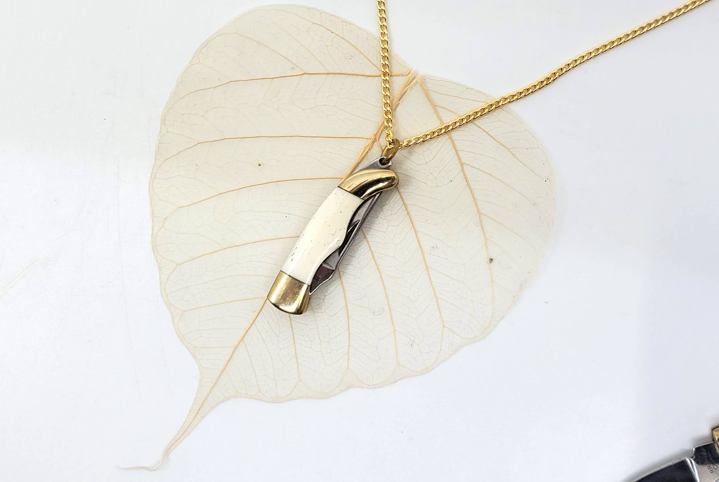 Terra Tokens - Wholesale Pendant/Charm Necklace - Mini Knife Necklace 1 1/2" Bone  Handle 28" Brass Chain0