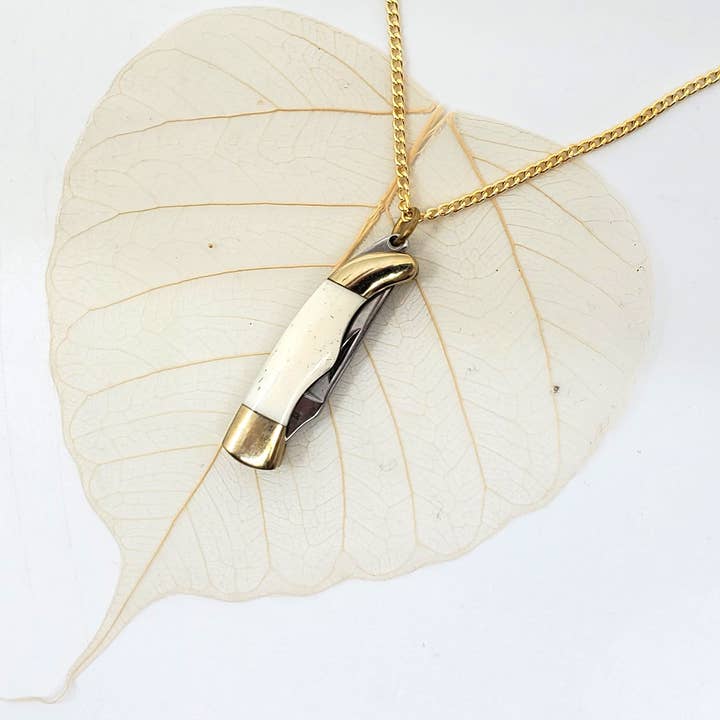 Terra Tokens - Wholesale Pendant/Charm Necklace - Mini Knife Necklace 1 1/2" Bone Handle 28" Brass Chain