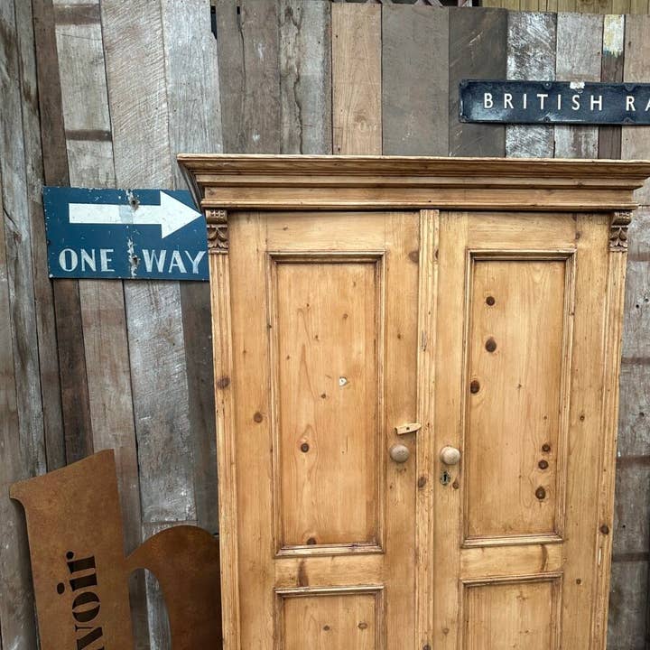 Antik fransk husföreståndarens skåp i furu, ca 1860 för wholesale av belvoir