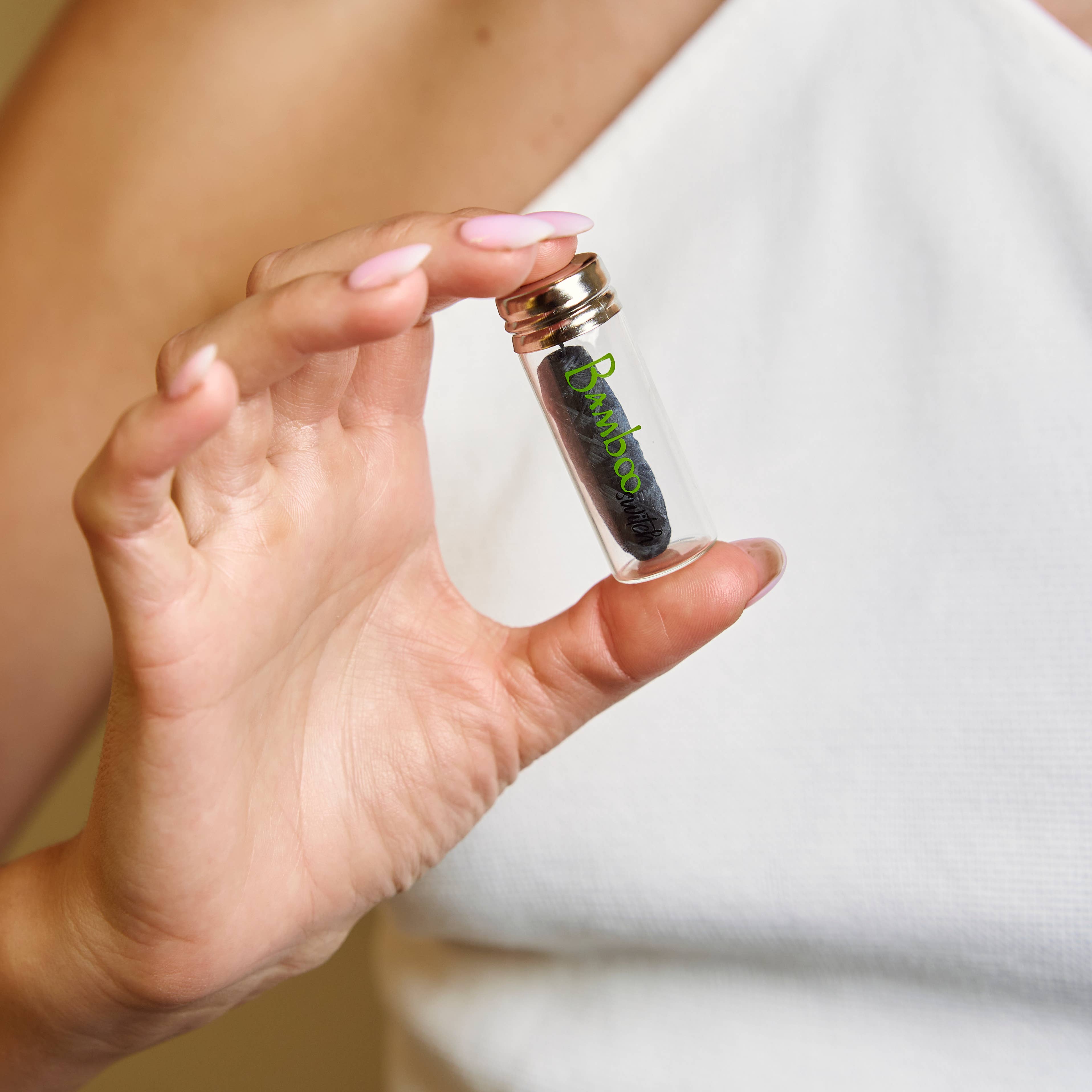 Bamboo Switch – Engroshandel Tandtråd – Bambus-tandtråd med aktivt kul | Vegansk, økologisk og komposterbar1