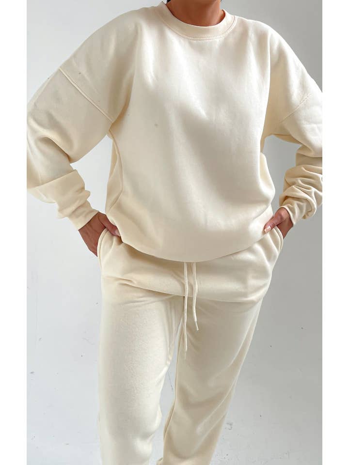 Femme Luxe - Wholesale Lounge set – Women's - Cream Oversized Crew Neck Sweatshirt Cuffed Joggers Loungewe13