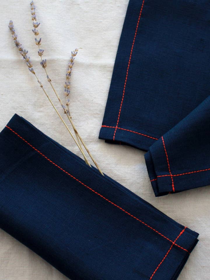 Navy linnen servetten met rode steek, set van 4 voor wholesale door My Kitchen Linens