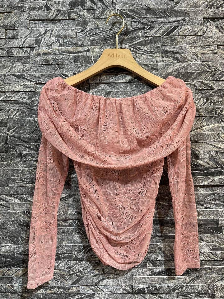 Top de renda com mangas compridas, decote barco 31863 Rosa por atacado de Adilynn DAYMENTEX