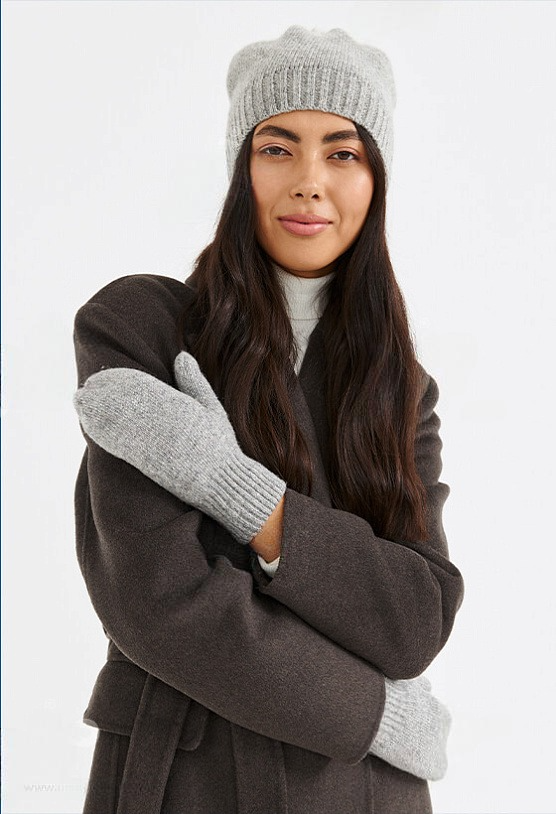 Mongulai - Wholesale Mittens - Women's - Gray Sheep Wool Adult’s Mitten5